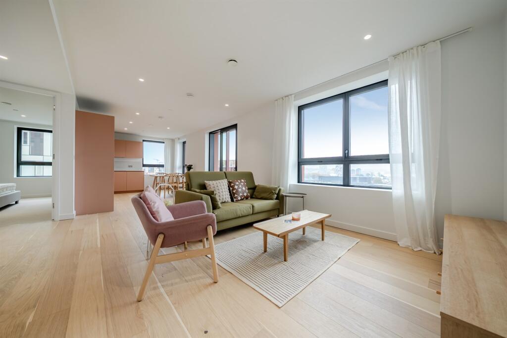 Main image of property: Peninsula Gardens, East Parkside, Lower Riverside, Greenwich Peninsula , SE10