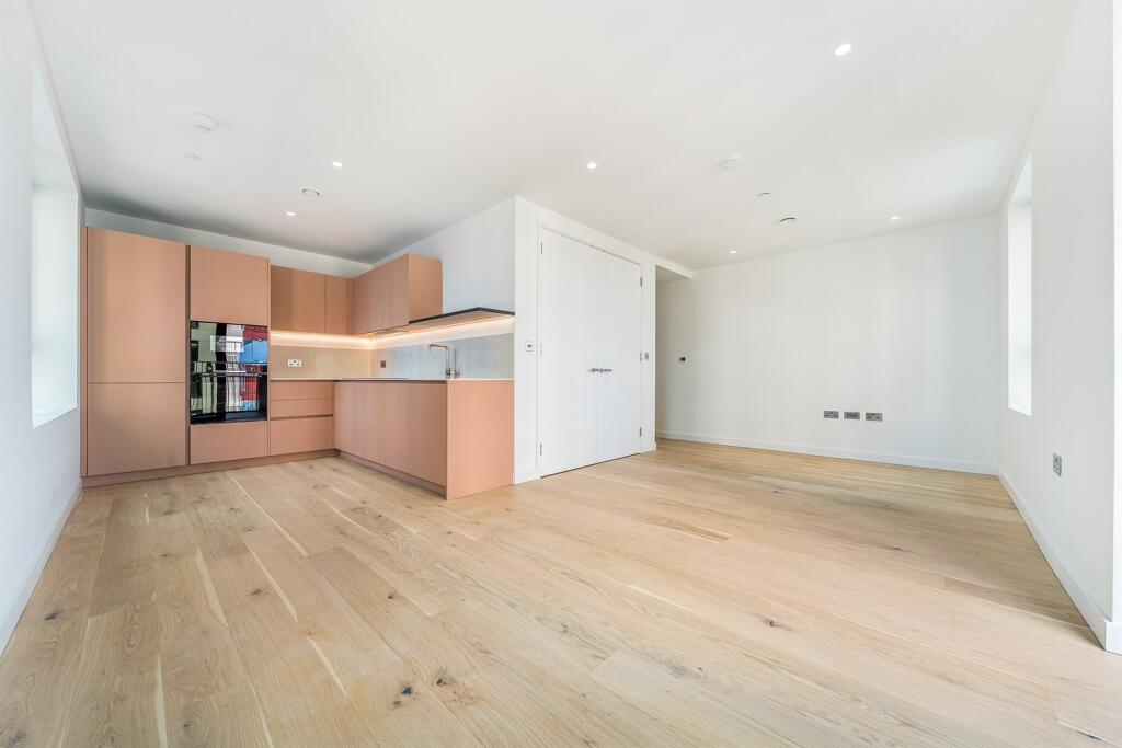 Main image of property: Peninsula Gardens, East Parkside, Lower Riverside, Greenwich Peninsula , SE10