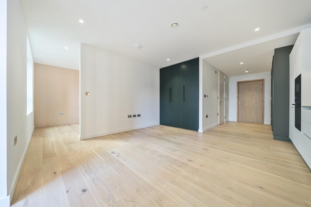 Main image of property: Peninsula Gardens, East Parkside, Lower Riverside, Greenwich Peninsula , SE10