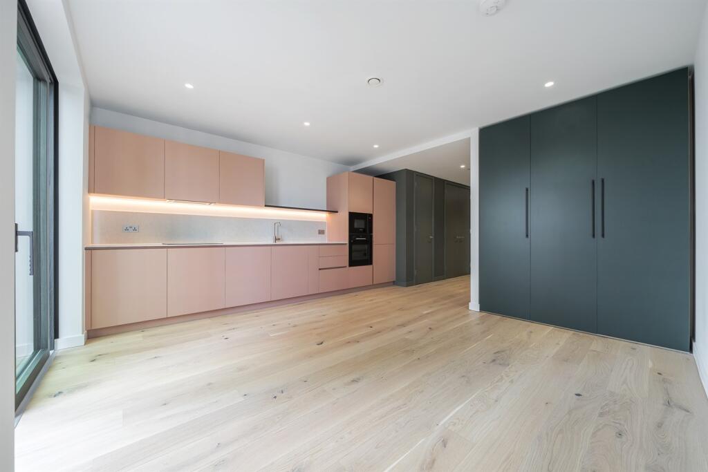 Main image of property: Peninsula Gardens, East Parkside, Lower Riverside, Greenwich Peninsula , SE10