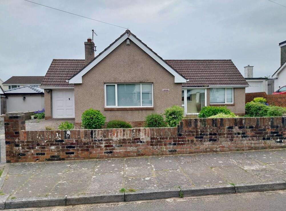 3 bedroom bungalow for sale in Bryneglwys Avenue, Porthcawl, South