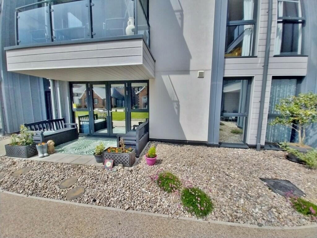 Additional property image - Rest Bay, Porthcawl, Bridgend (County of), CF36