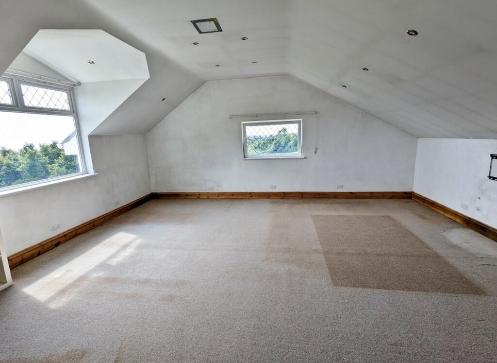 Additional property image - Wigfach House, Wigfach, Llaleston, CF32 0NH