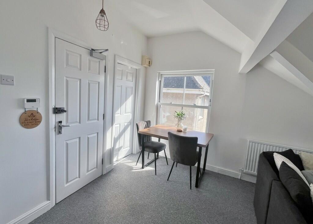 Additional property image - Esplanade Avenue, Porthcawl, Bridgend (County of), CF36
