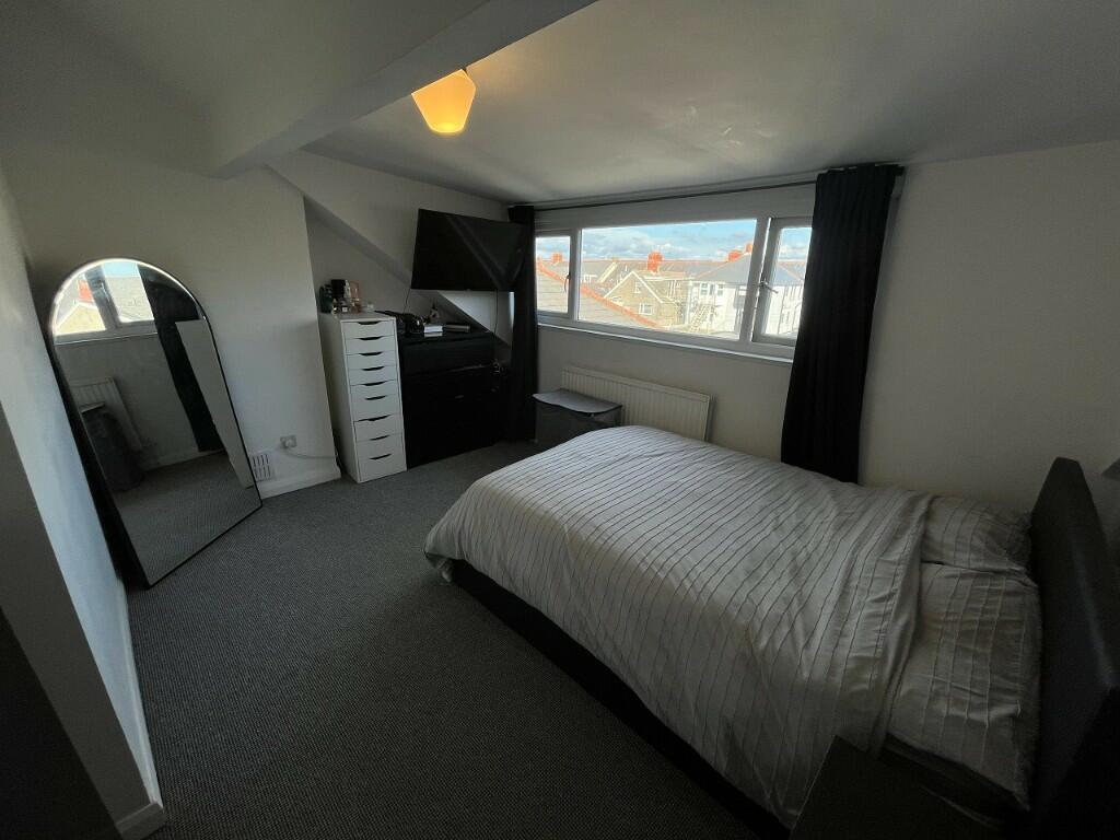 Additional property image - Esplanade Avenue, Porthcawl, Bridgend (County of), CF36
