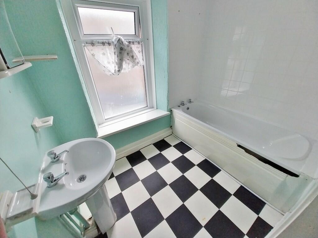 Additional property image - Well Street, Porthcawl, Bridgend (County of), CF36
