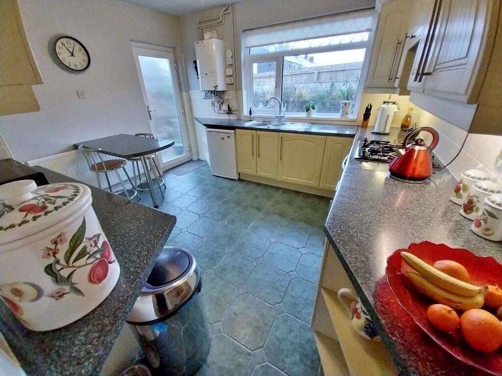 Additional property image - Heol-y-parc, CF33