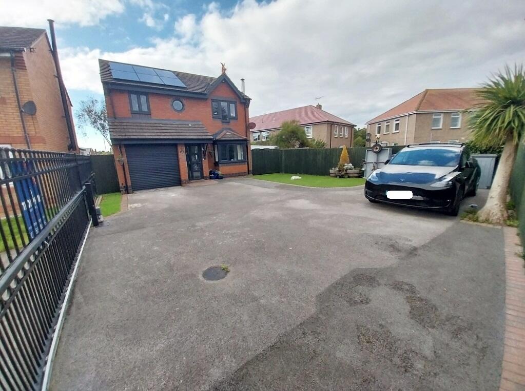 Main image of property: Parc-y-berllan, Porthcawl, Bridgend (County of), CF36