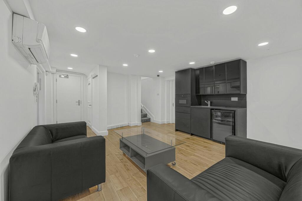 RECEPTION  KITCHEN 2.jpg