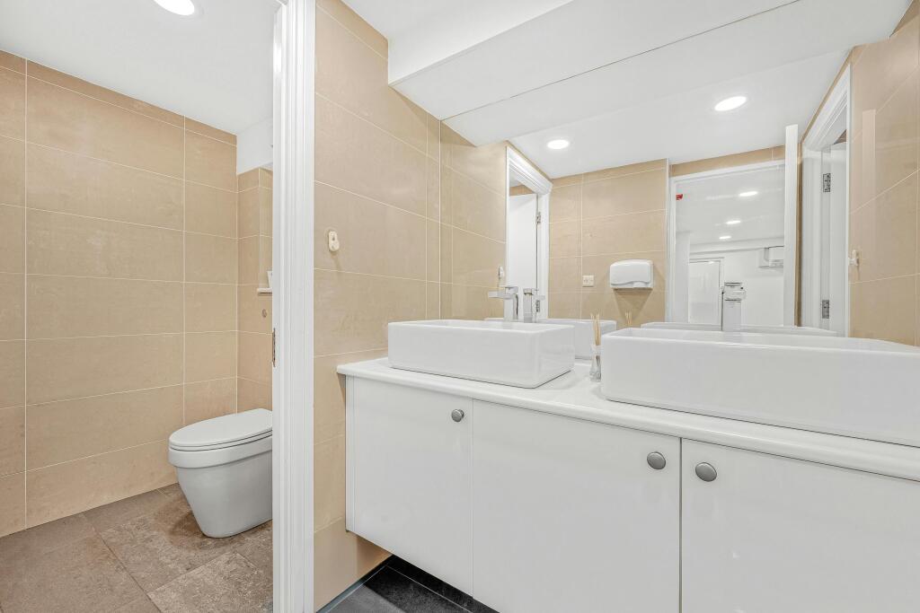 BATHROOM 1.jpg