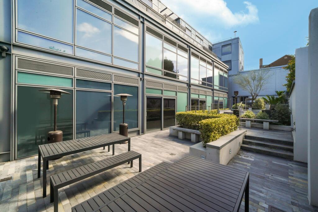 Suite 3 28 Rochester Place  fwa7ITNJI94nvMwB533v.jpg