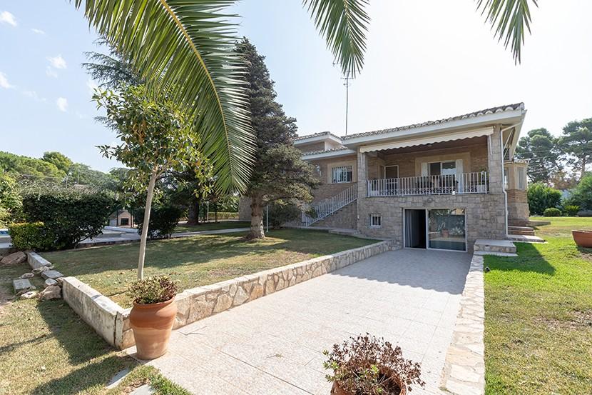 4 bedroom villa for sale in Valencia, Valencia, L`eliana, Spain