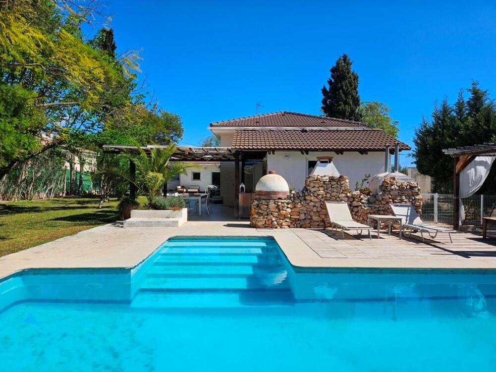 Main image of property: Valencia, Valencia, La Pobla de Vallbona