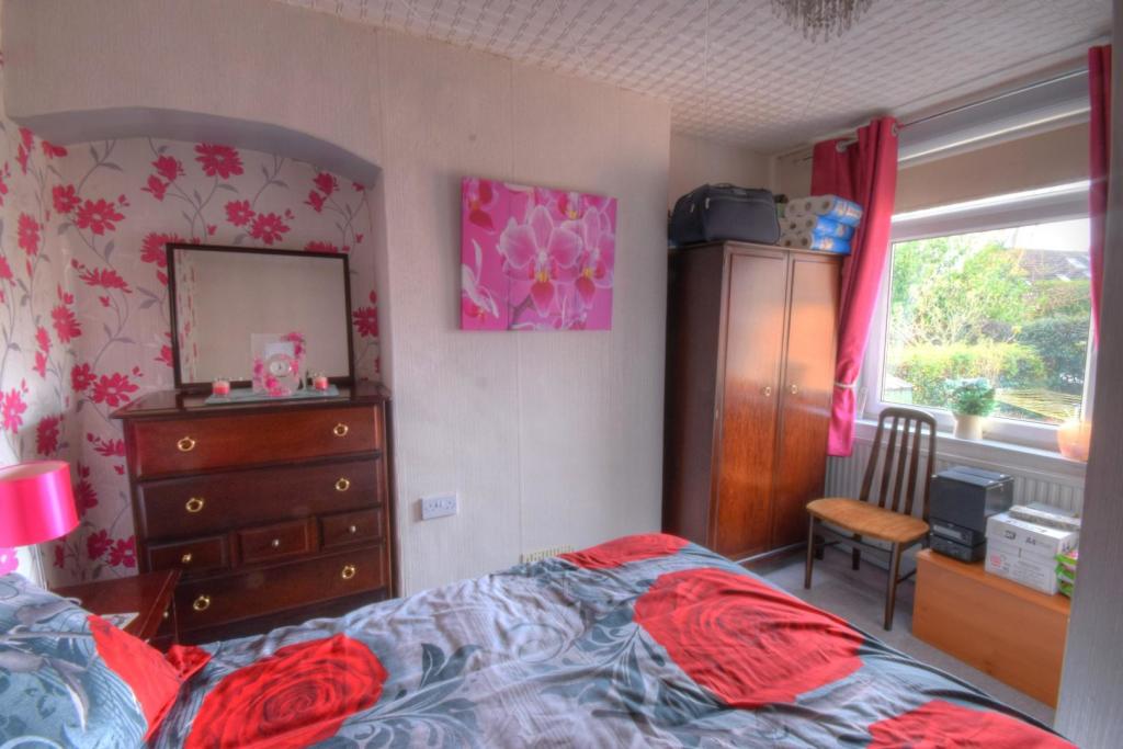 3 bedroom house for sale in Church Hill, Reighton, Filey, YO14