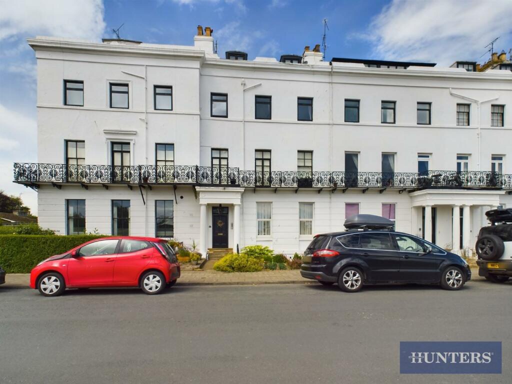 1 bedroom flat for sale in The Crescent, Filey, YO14