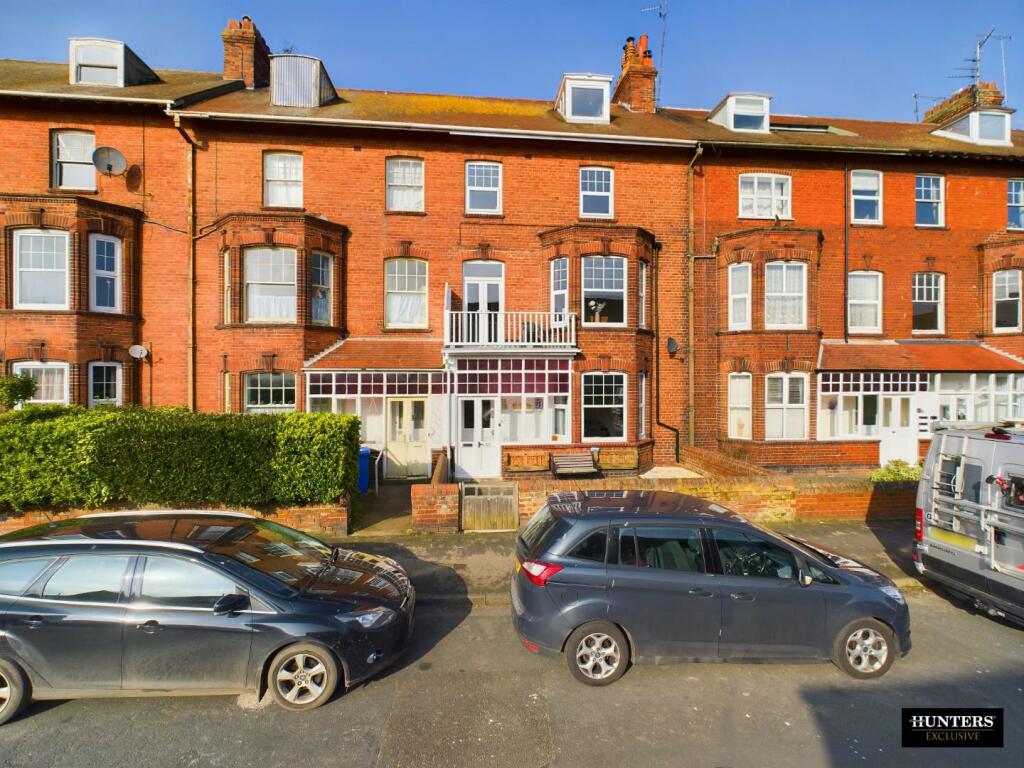 8 bedroom house for sale in Southdene, Filey, YO14