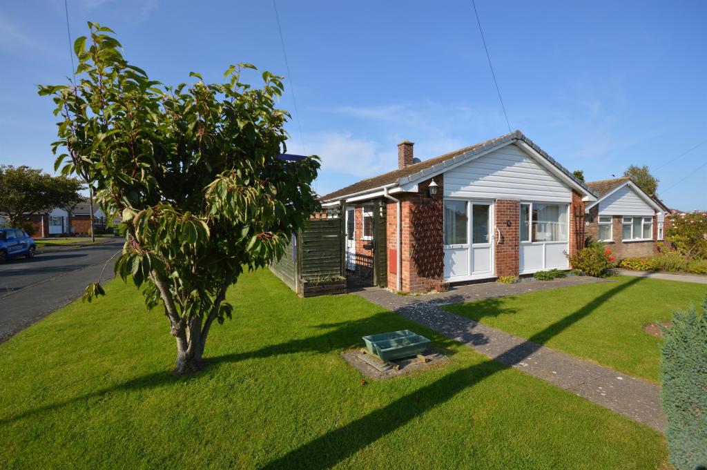 2 bedroom detached bungalow for sale in Rosemoor Close, Hunmanby, Filey, YO14 0NB, YO14