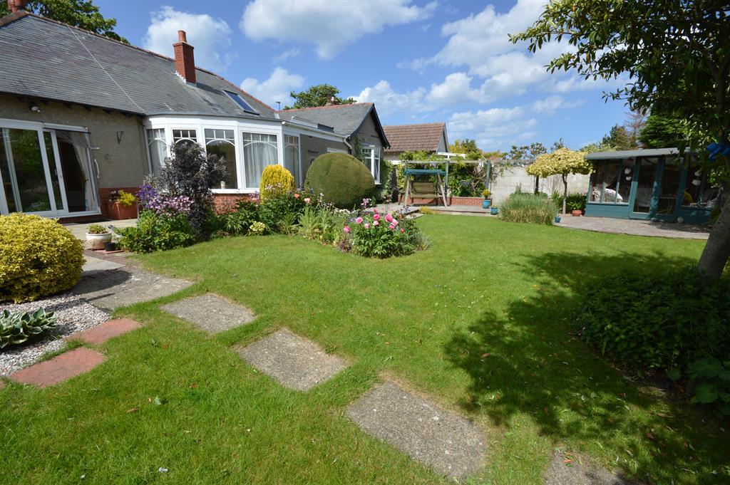 3 bedroom detached bungalow for sale in Muston Road, Filey, YO14 0AJ, YO14