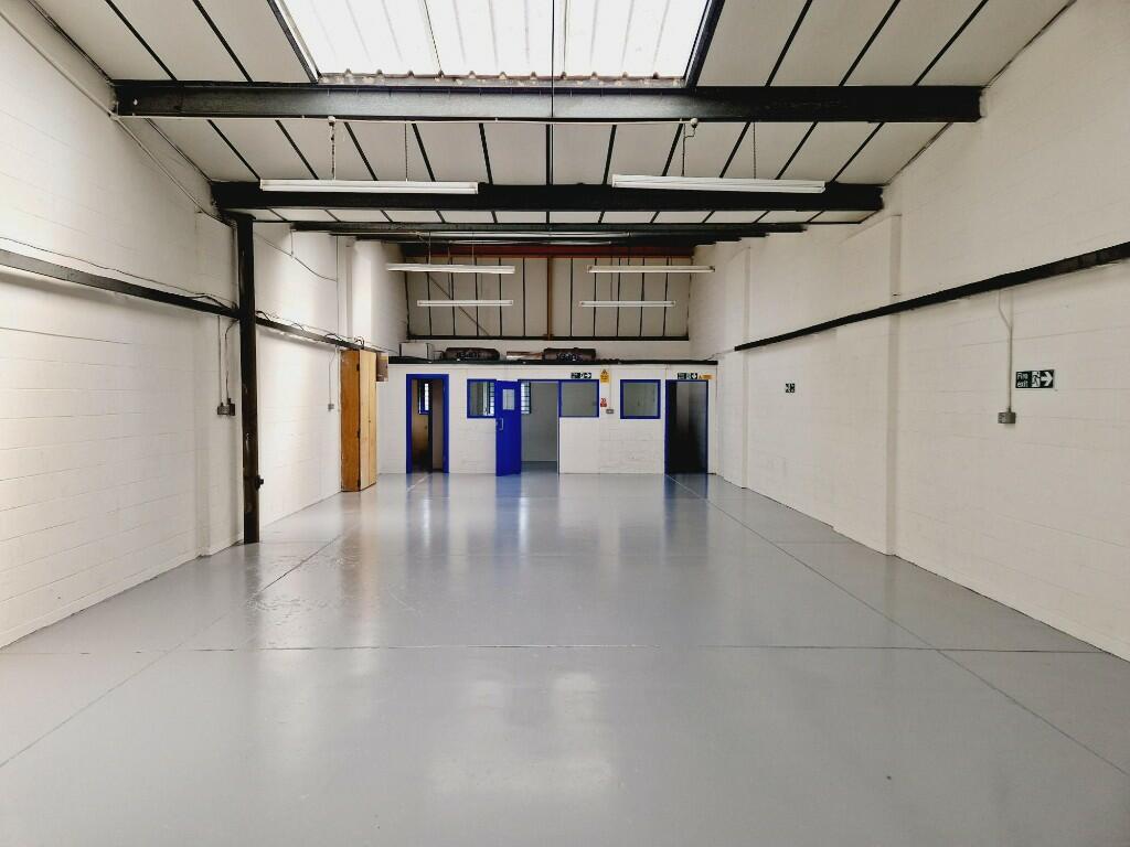 Light industrial facility to lease in C4 Smeed Dean Centre, Castle Road