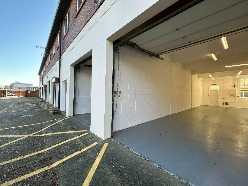 Light industrial facility to lease in Unit 9 The Courtyard, Aurelia