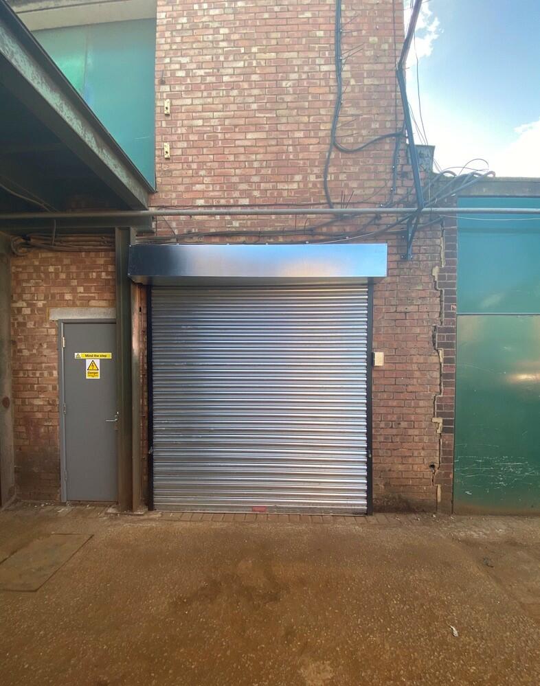 Storage facility to lease in 8, Eagle Trading Estate, Willow Lane