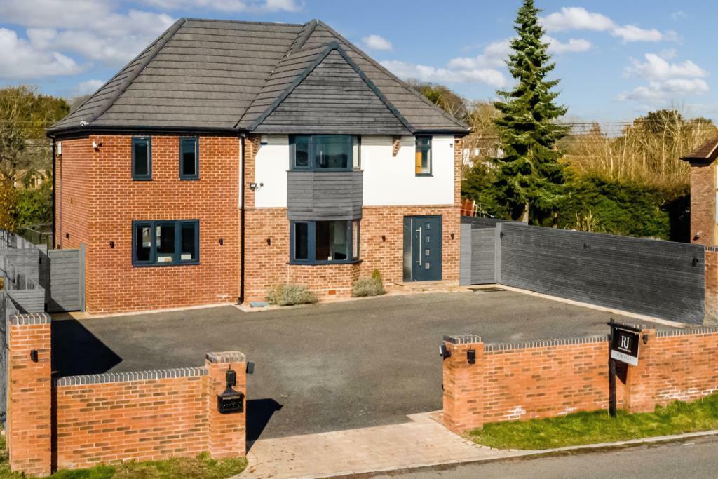 4 bedroom detached house for sale in Bransford Road, Rushwick
