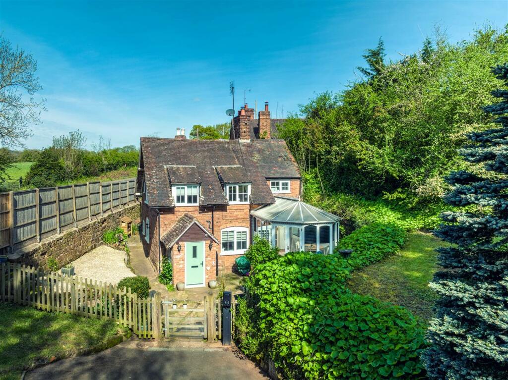 4 bedroom cottage for sale in Worcester Road, Little Witley, Worcester, WR6