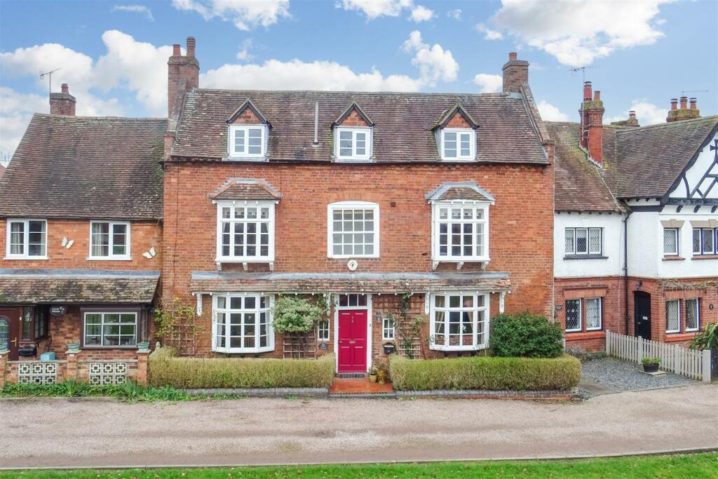 5 bedroom semidetached house for sale in The Green, Hallow, Worcester, WR2