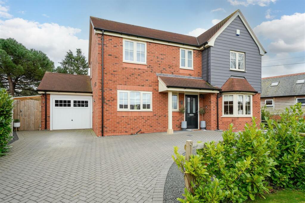3 bedroom detached house for sale in Peachley Court Close, Lower
