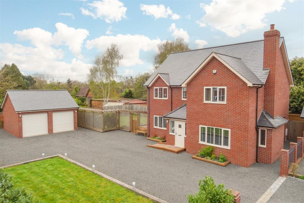 4 bedroom detached house for sale in Martley Road, Lower Broadheath