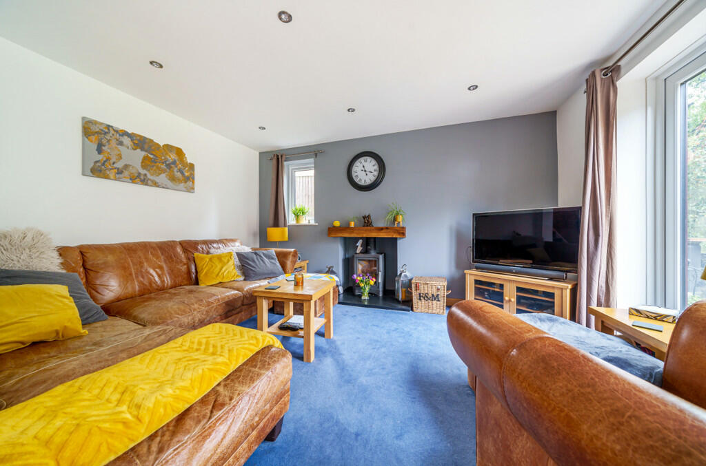 3 bedroom detached house for sale in Pitmore Road, Allbrook, Hampshire