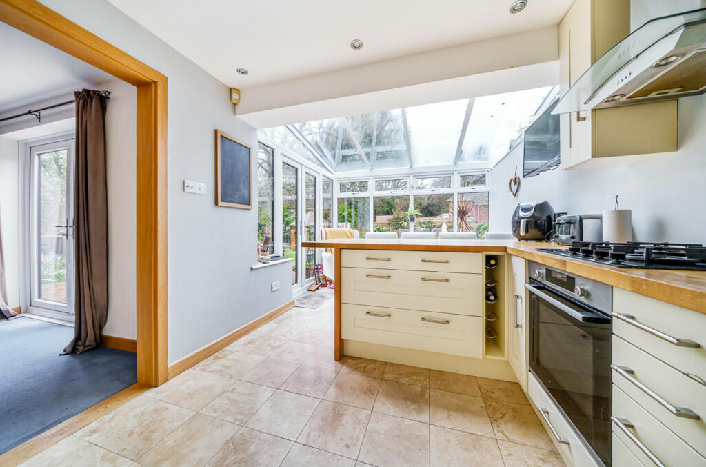 3 bedroom detached house for sale in Pitmore Road, Allbrook, Hampshire