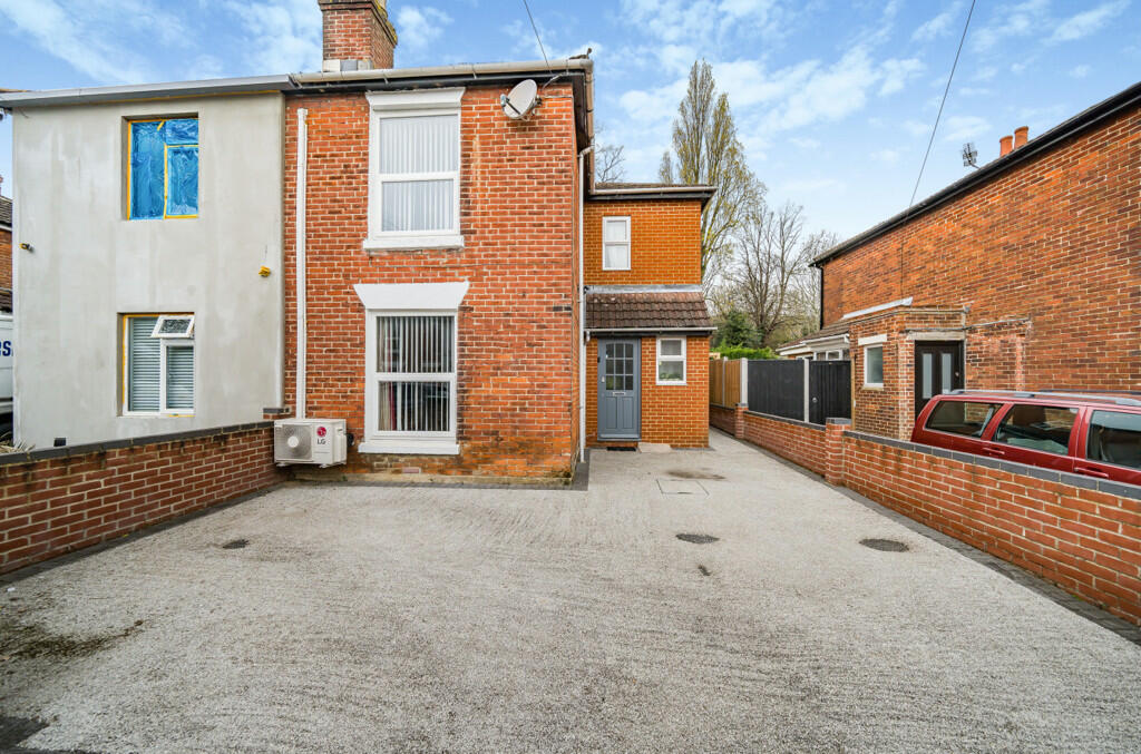 3 bedroom semi-detached house for sale in Osborne Road North, Southampton, Hampshire, SO17