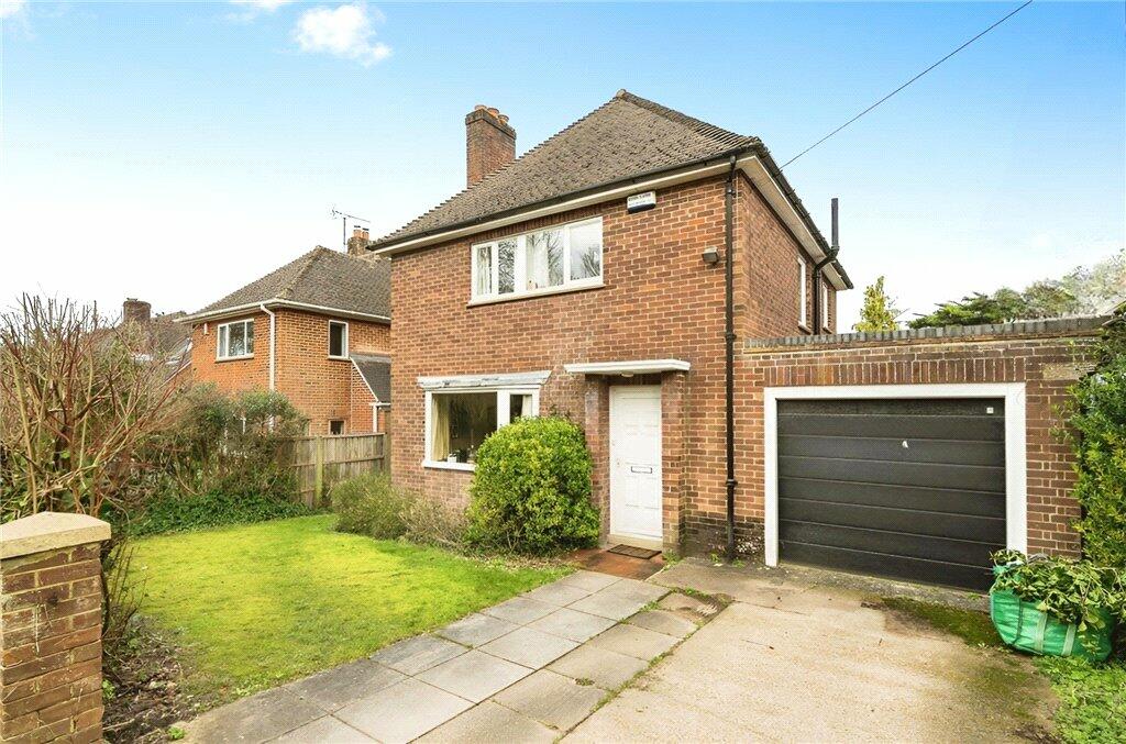 3 bedroom detached house for sale in Alresford Road, Winchester