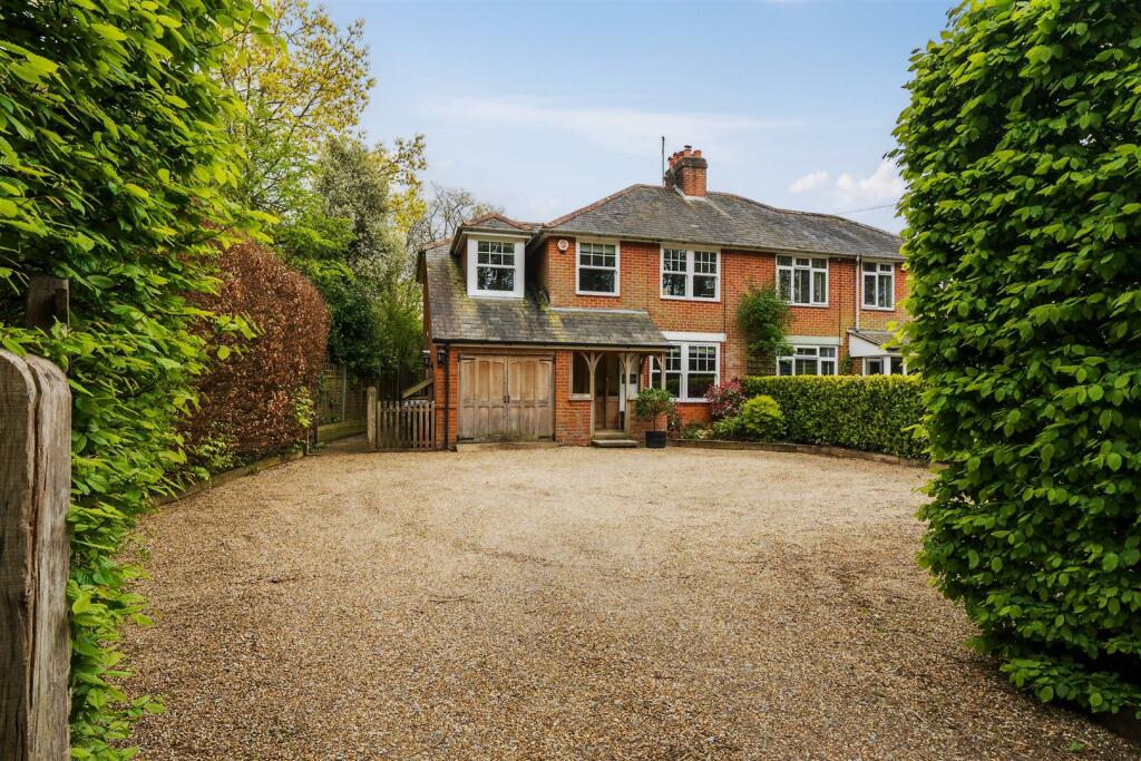 4 bedroom semidetached house for sale in Southwick Road, Wickham, PO17