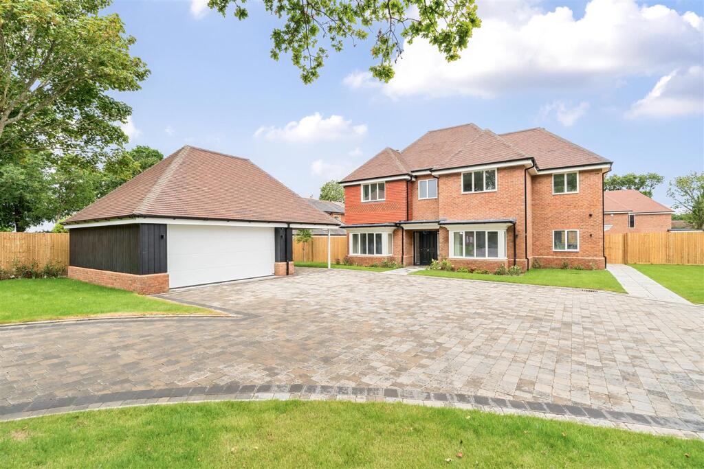 Main image of property: Brook Avenue, Warsash