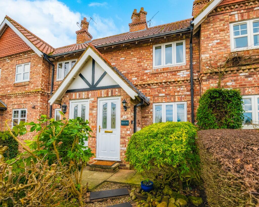 2 bedroom cottage for sale in Carrs Meadow, Escrick, York, YO19