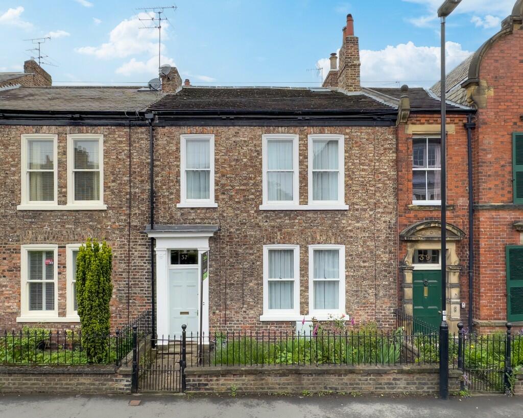 4 bedroom town house for sale in Burton Stone Lane, York, YO30