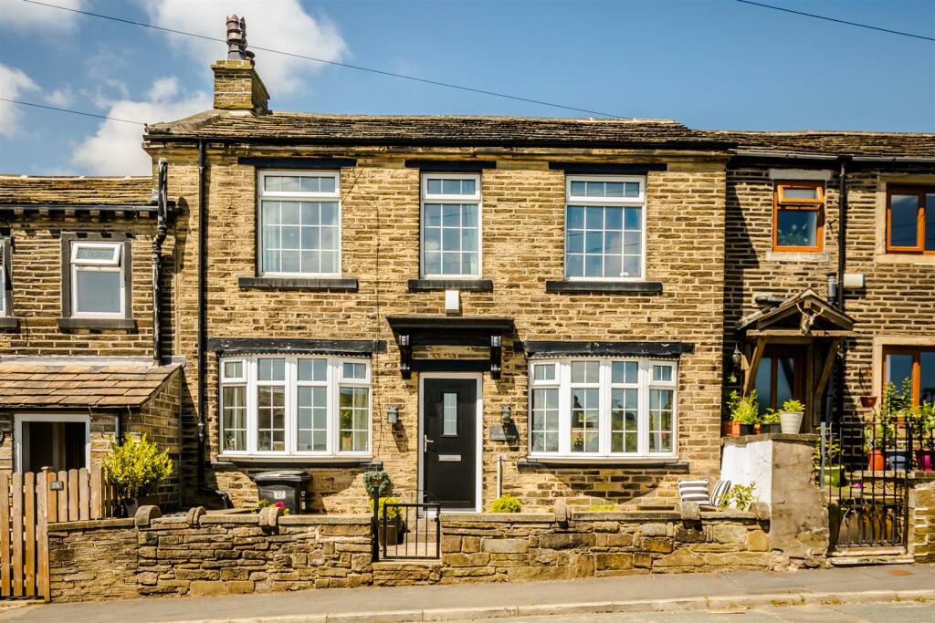 3 bedroom terraced house for sale in Bradshaw Lane, Halifax, HX2