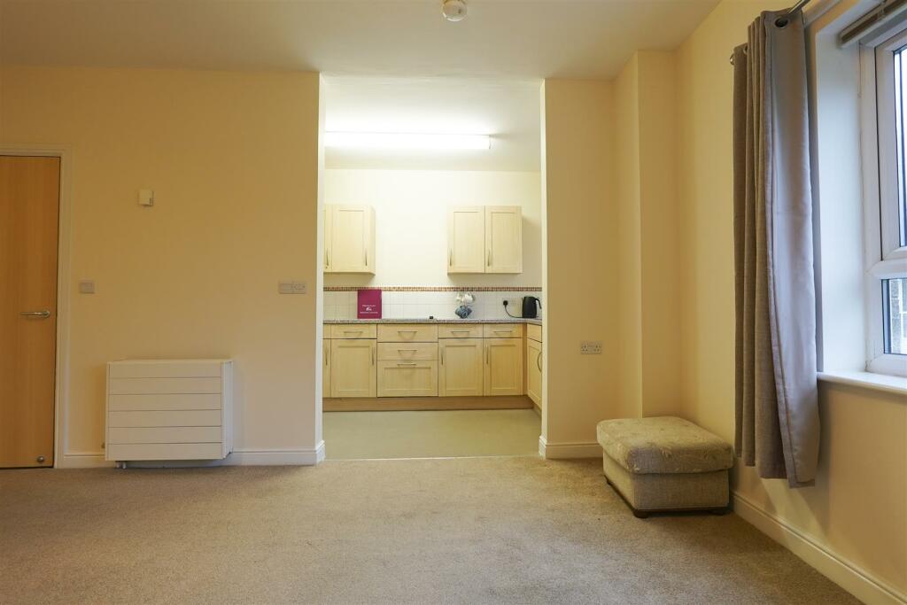 Additional property image - Baldwin Lane, Clayton, Bradford
