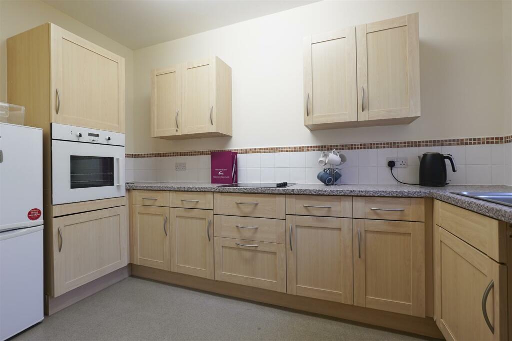 Additional property image - Baldwin Lane, Clayton, Bradford