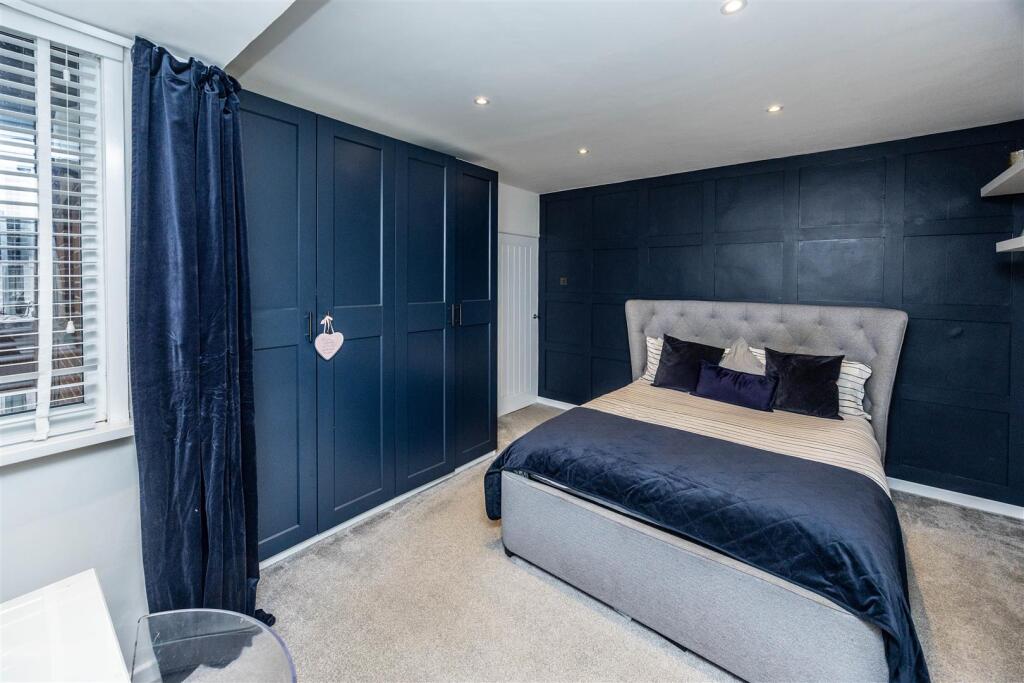 Additional property image - Hainsworth Moor Drive, Queensbury, Bradford