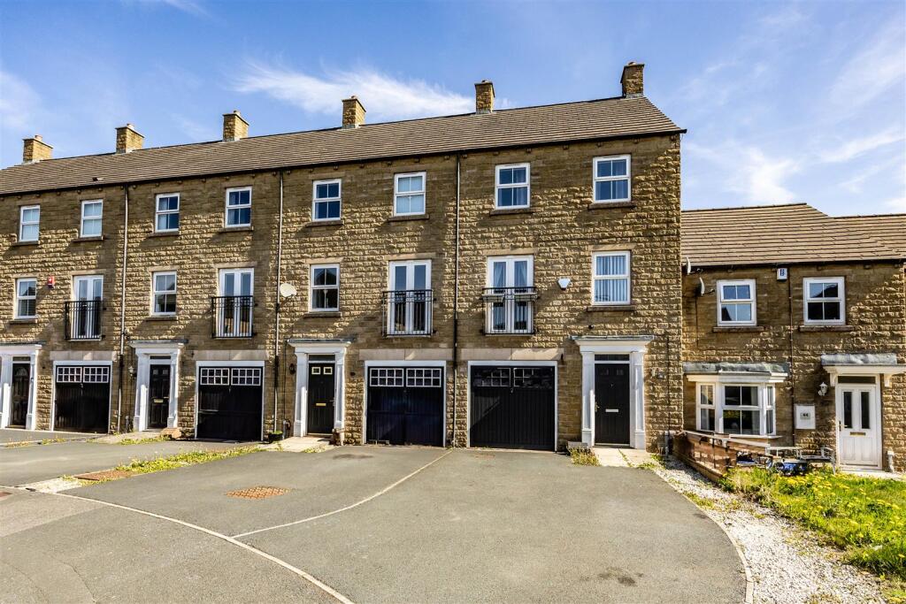 Main image of property: Sharket Head Close, Queensbury, Bradford