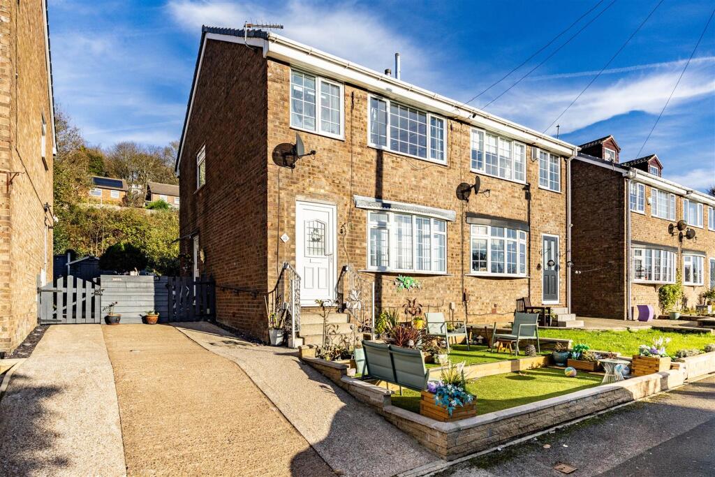 Main image of property: Kings Lea, Halifax
