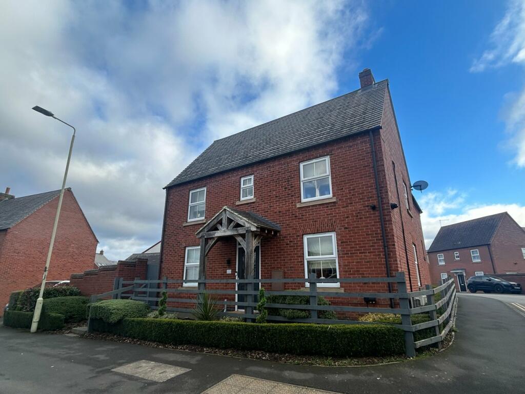 3 bedroom semidetached house for sale in Chiswell Drive, Coalville, LE67