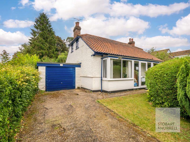 6 bedroom detached house for sale in Tunstead Road, Hoveton, Norfolk, NR12