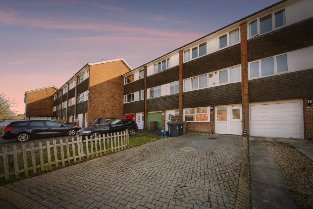Main image of property: Swasedale Road, Luton