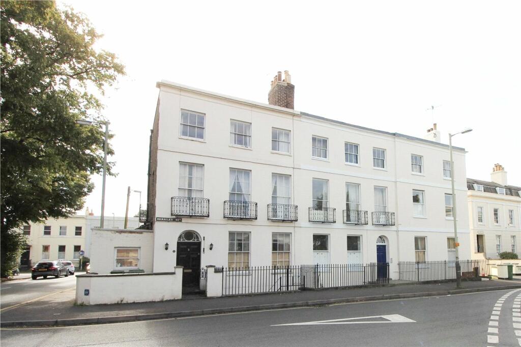 5 bedroom end of terrace house for rent in Berkeley Street, Cheltenham