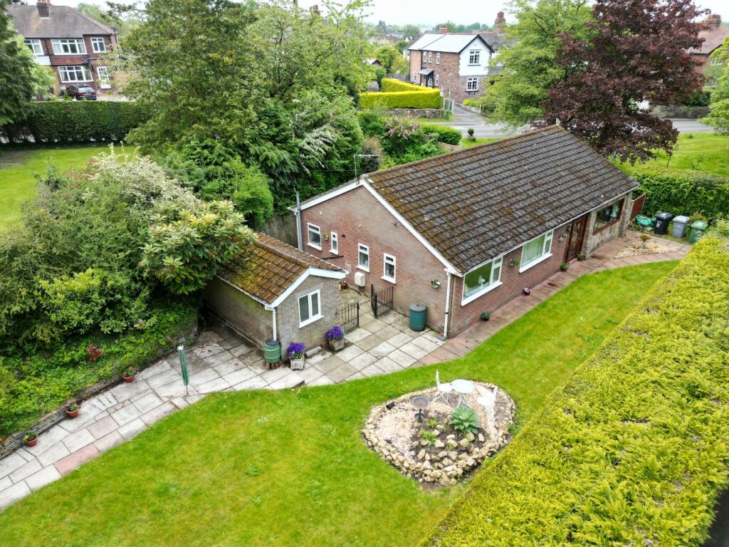 3 bedroom detached house for sale in Middlewood Road, Poynton