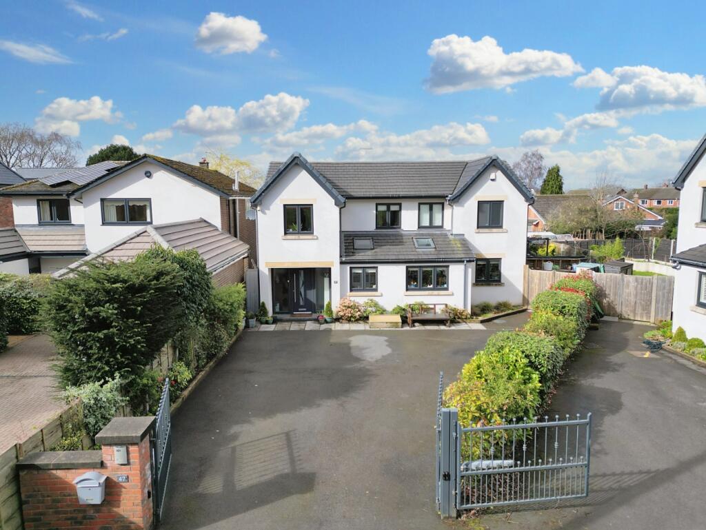 4 bedroom detached house for sale in London Road North, Poynton